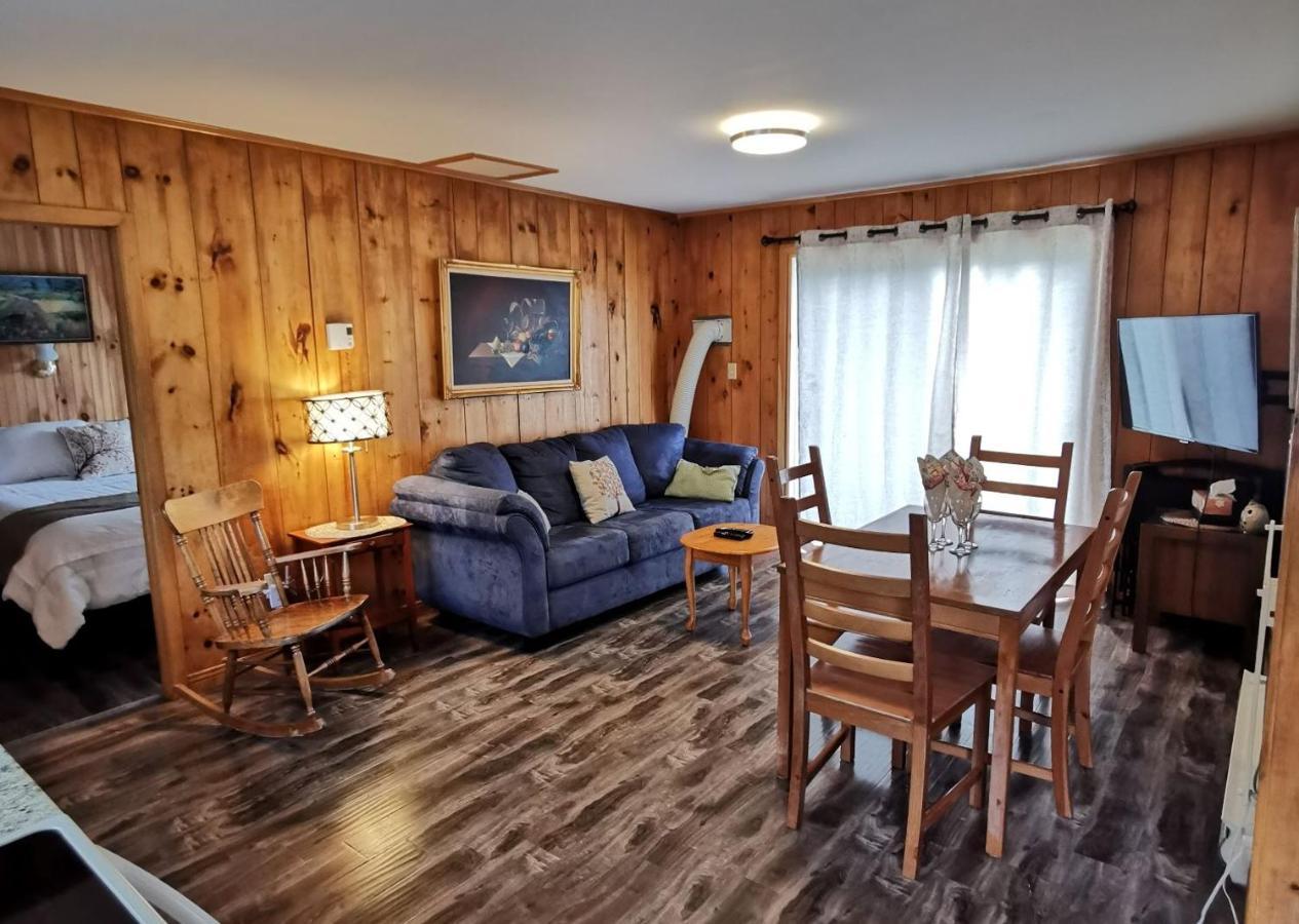 Knotty Pine Cottages, Suites & Motel Rooms Ingonish Exterior foto