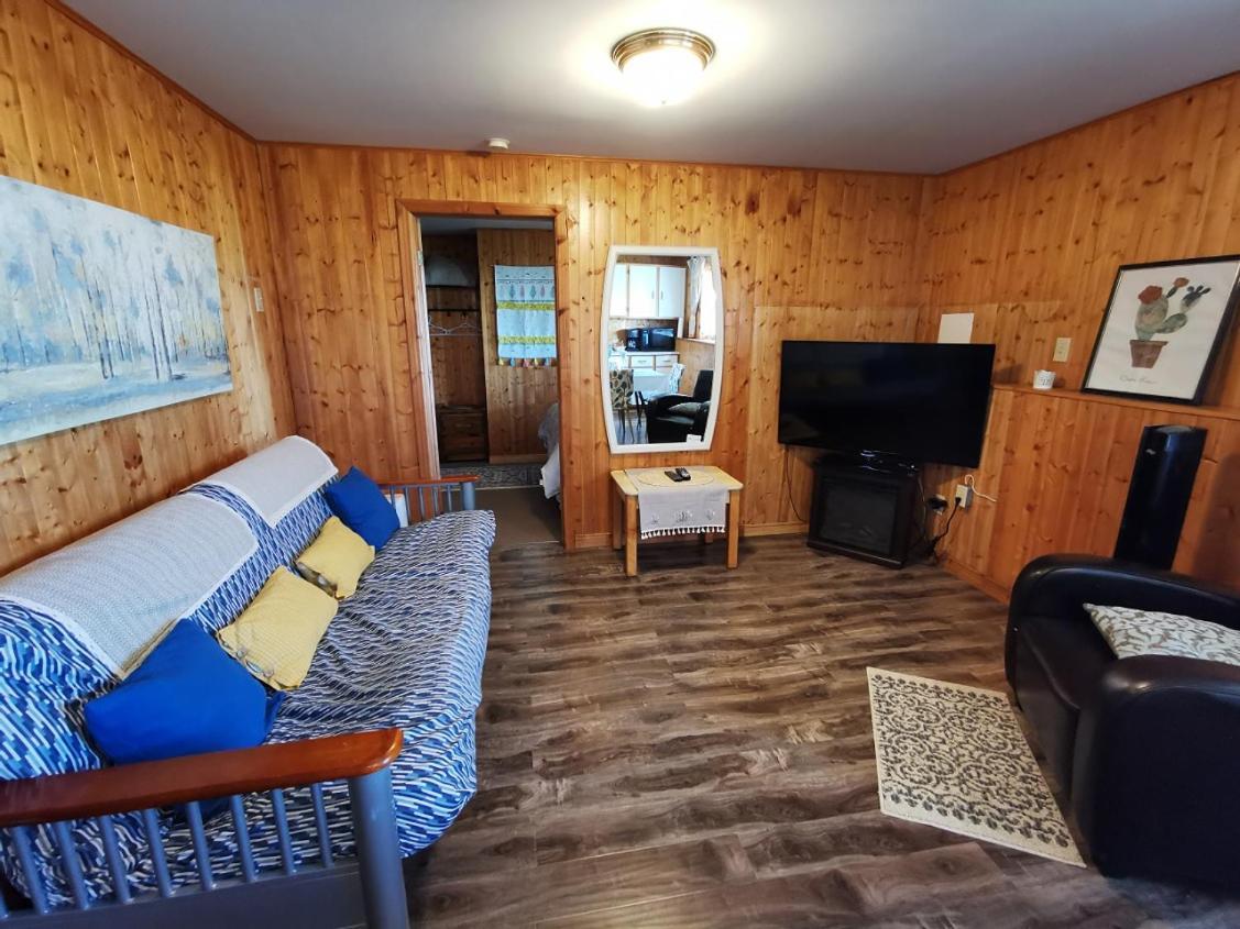 Knotty Pine Cottages, Suites & Motel Rooms Ingonish Exterior foto