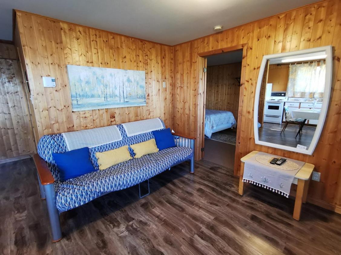 Knotty Pine Cottages, Suites & Motel Rooms Ingonish Exterior foto