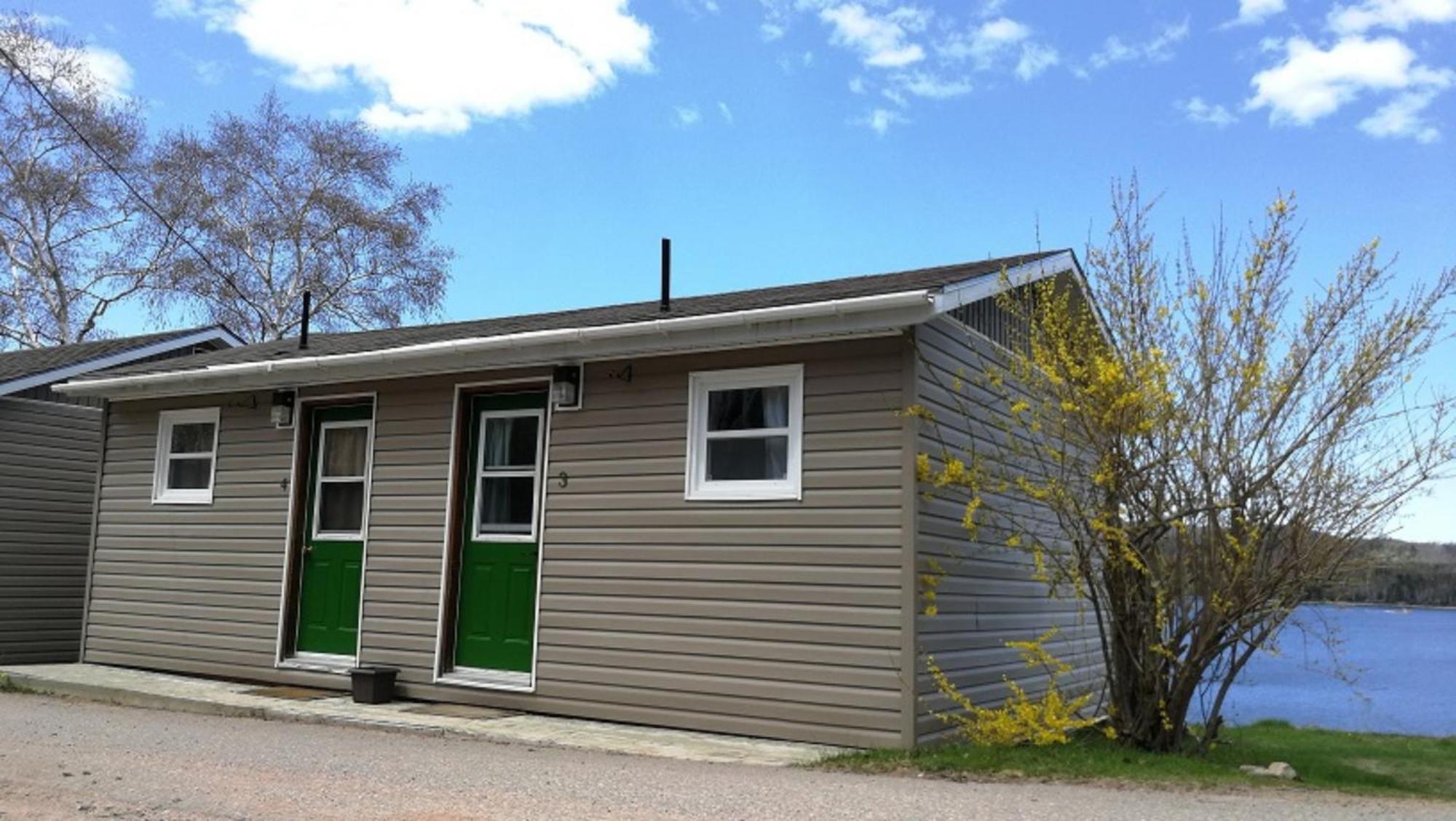 Knotty Pine Cottages, Suites & Motel Rooms Ingonish Exterior foto