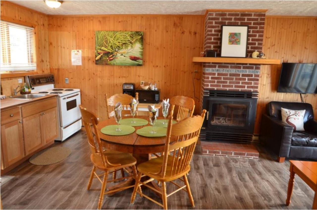 Knotty Pine Cottages, Suites & Motel Rooms Ingonish Exterior foto