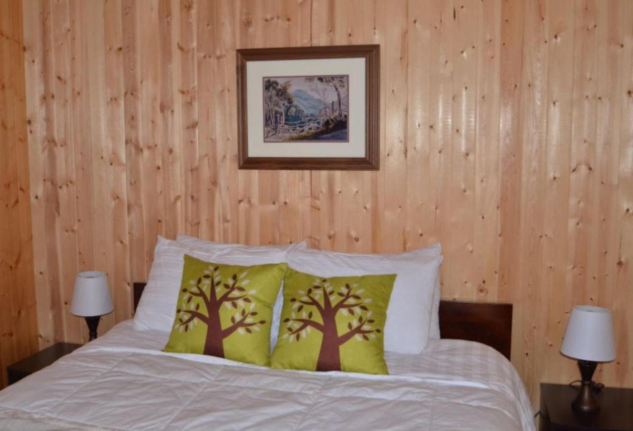 Knotty Pine Cottages, Suites & Motel Rooms Ingonish Exterior foto