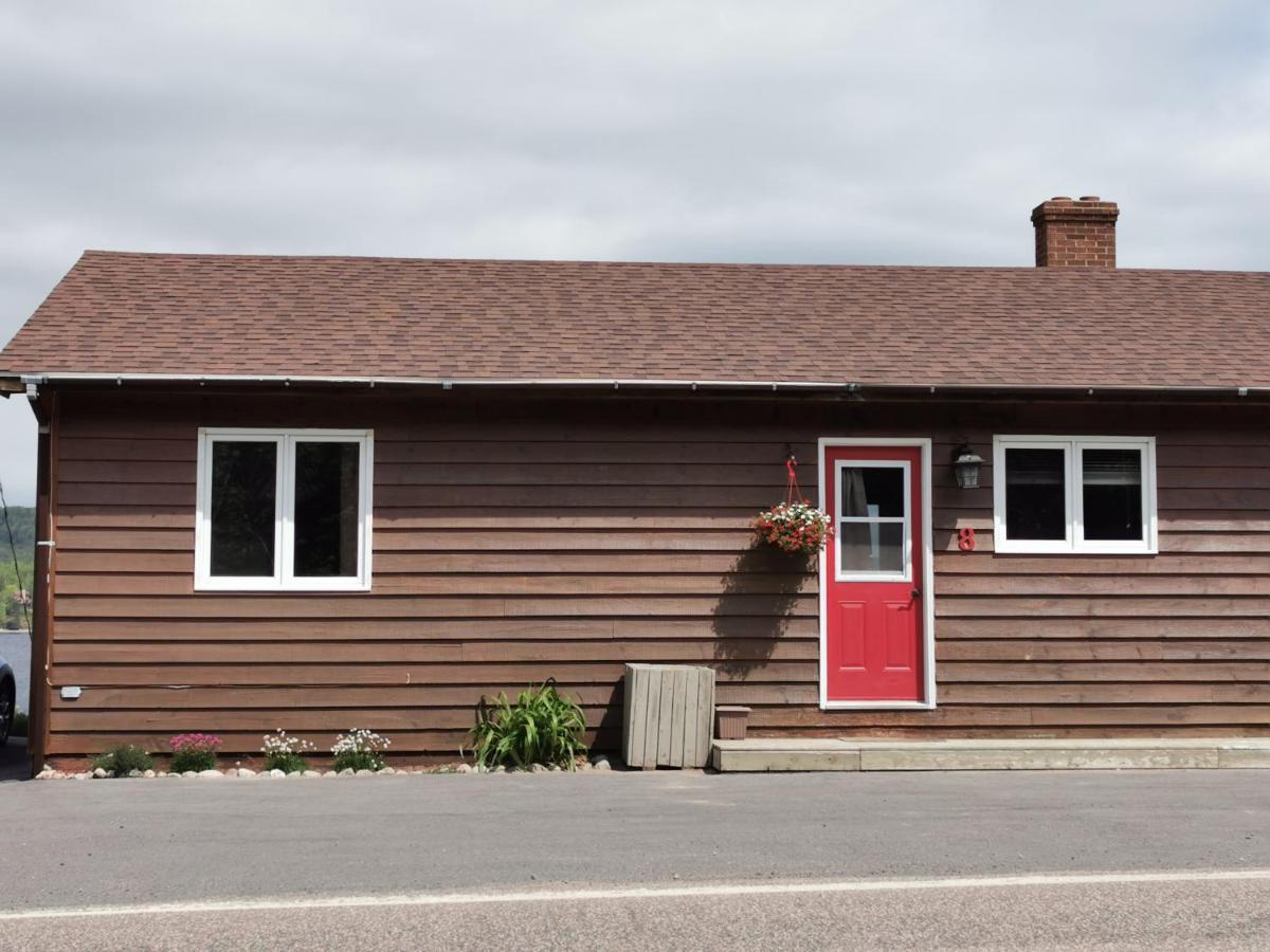 Knotty Pine Cottages, Suites & Motel Rooms Ingonish Exterior foto