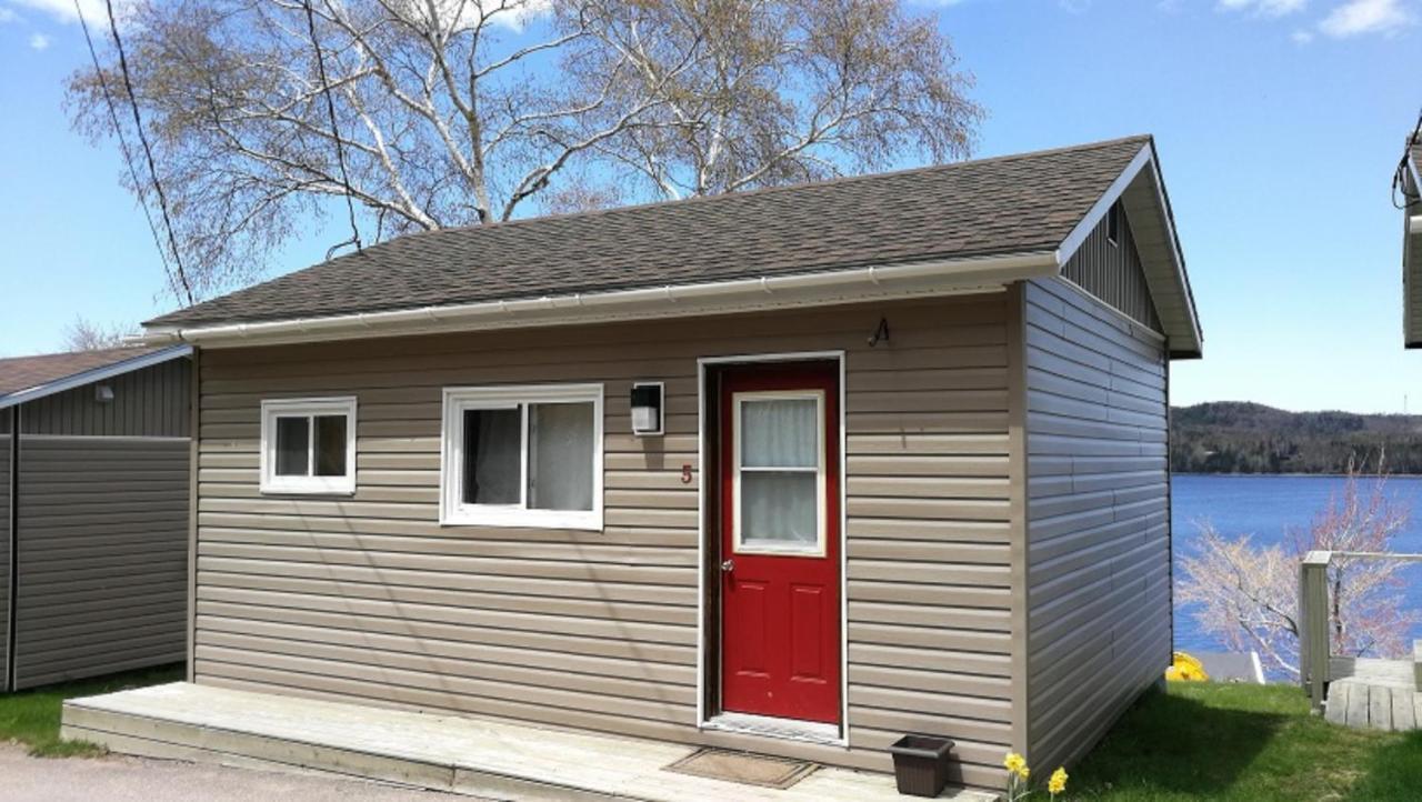 Knotty Pine Cottages, Suites & Motel Rooms Ingonish Exterior foto