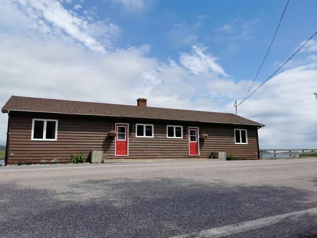 Knotty Pine Cottages, Suites & Motel Rooms Ingonish Exterior foto