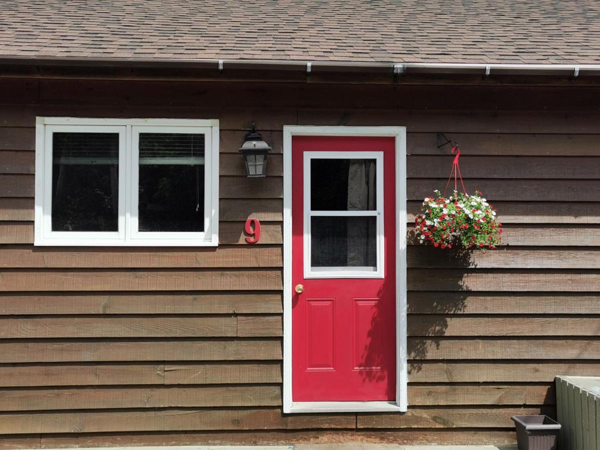 Knotty Pine Cottages, Suites & Motel Rooms Ingonish Exterior foto